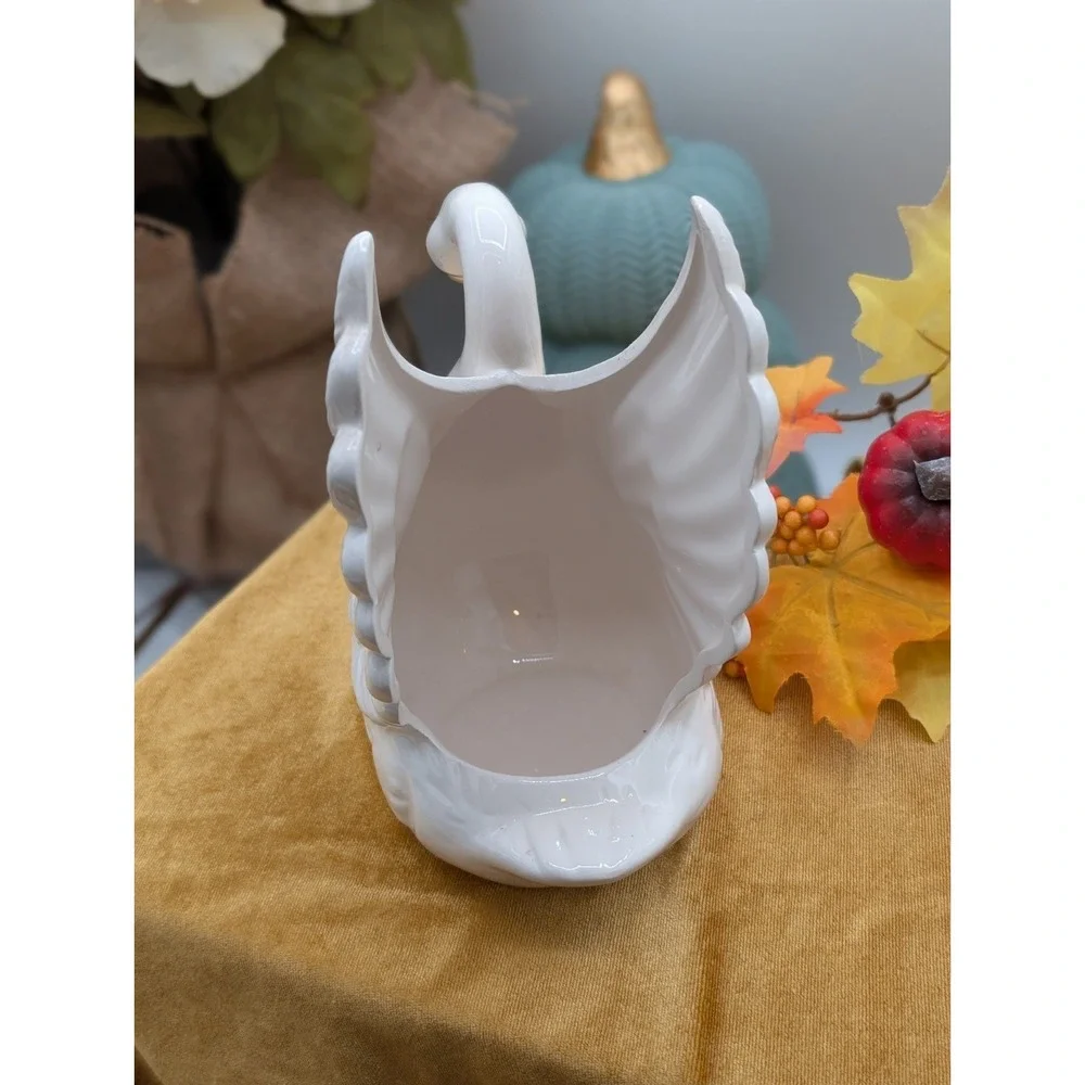 White Ceramic Swan Planter ST 4100 Made in Taiwan Cottagecore Decor 7